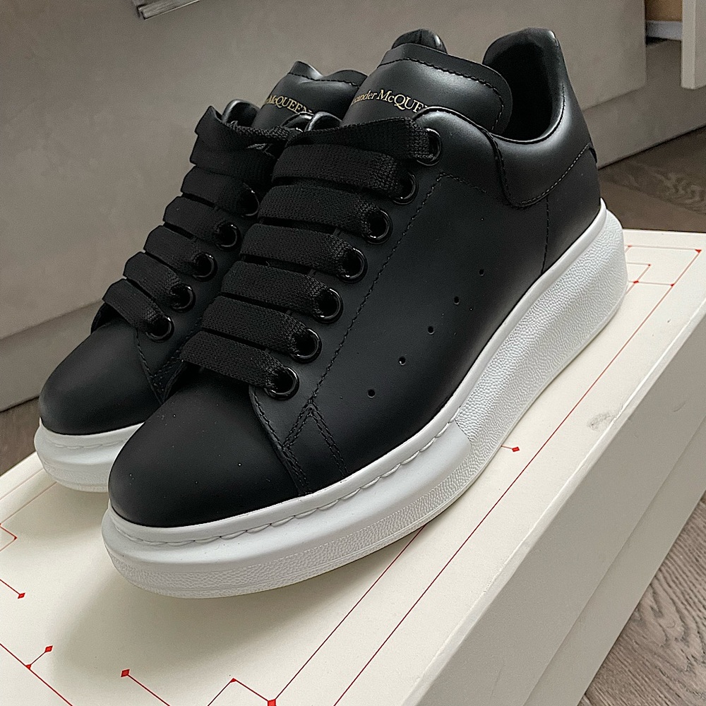 ALEXANDER MCQUEEN OVERSIZED SNEAKER (WOMENS SIZE EU37 US7) 9.5/10 condition